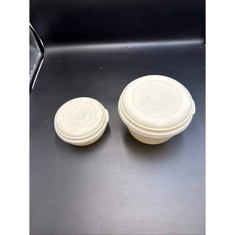 Rubbermaid Servin Saver #1 14 oz, #2 4 Cup Round Container‎ with Almond Lids
